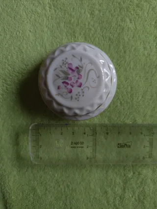 Cajita de porcelana con flores