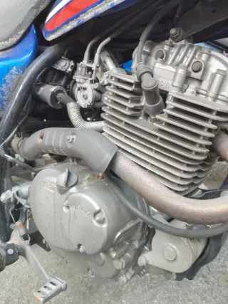 Suzuki Van Van Azul/Rojo/Blanco