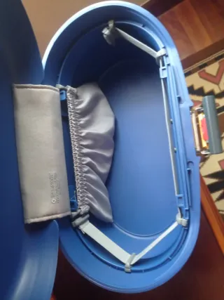 Neceser azul con logo MG