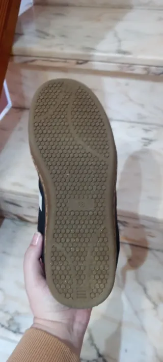 Zapatillas casual negras y blancas