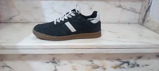 Zapatillas casual negras y blancas