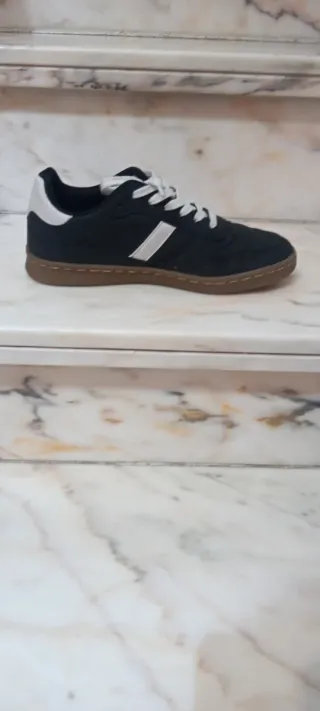 Zapatillas casual negras y blancas