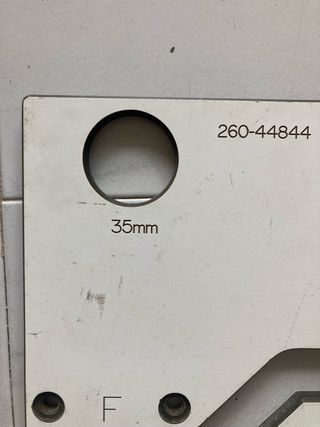 Plantilla para taladro de bisagras Howdens