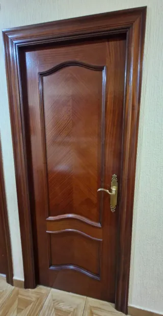 Puertas de madera con y sin cristal en Gijón