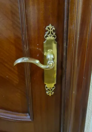 Puertas de madera con y sin cristal en Gijón