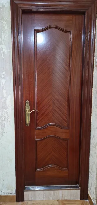 Puertas de madera con y sin cristal en Gijón