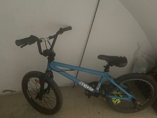Bicicleta BMX azul como nueva poco uso