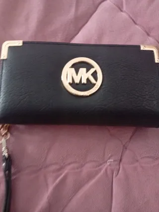 Cartera Michael Kors Negra y Dorada