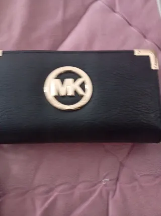 Cartera Michael Kors Negra y Dorada