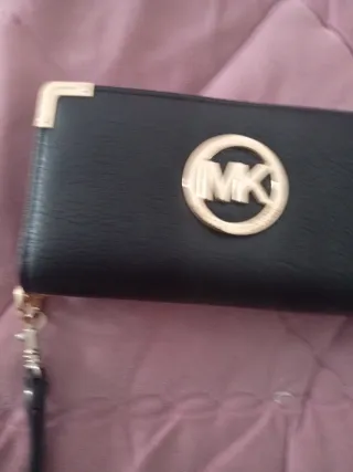 Cartera Michael Kors Negra y Dorada