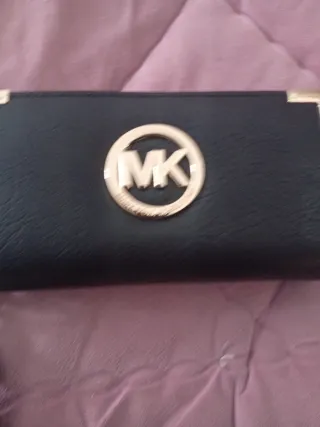 Cartera Michael Kors Negra y Dorada