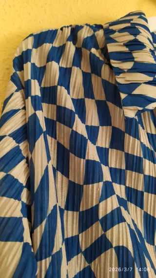 Camisa crinkle Pull&Bear beige y azul