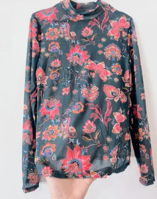 Camiseta floral manga larga talla L
