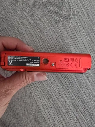 Cámara Olympus TG320 Roja