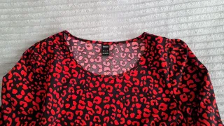 Vestido rojo estampado animal