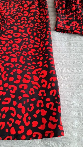 Vestido rojo estampado animal