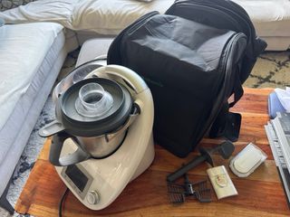 Thermomix TM5 con accesorios , bolsa libro digital