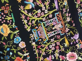 Mantón de Manila bordado