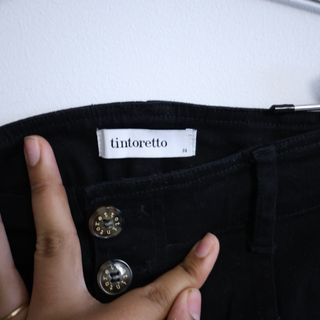 Pantalón negro de talle alto