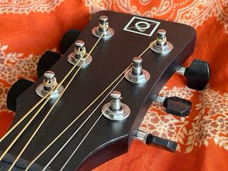 Guitarra Acústica OQAN + funda + cuerdas