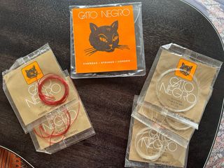 Guitarra Acústica OQAN + funda + cuerdas