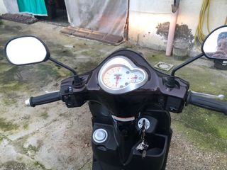 Yamaha d'elight 125 scooter marrone