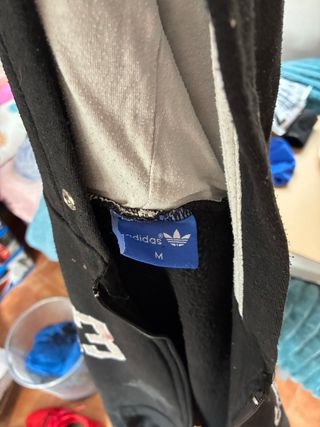 Chaqueta Adidas con cremallera y capucha