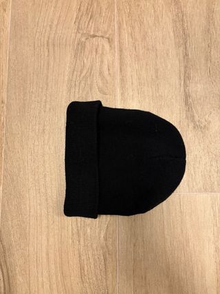 Gorro negro básico de punto