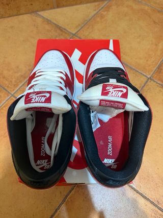 Nike SB Dunk Low Pro Rojo Blanco.