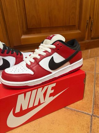 Nike SB Dunk Low Pro Rojo Blanco.