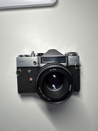 Zenit EM 1976 + Helios 44M 58mm f2 cámara analógic