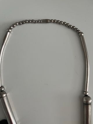 Collar de plata y madera