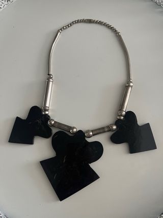 Collar de plata y madera