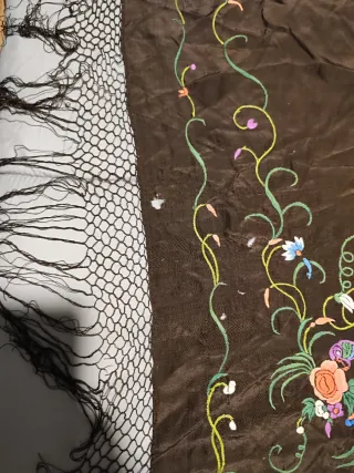 Manton Pañuelo Manila Marrón Bordado