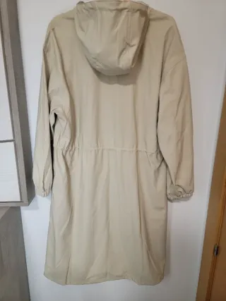 Parka Oysho Beige Impermeable con Capucha Talla M