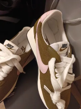 Zapatillas Nike Verde Oliva y Rosa