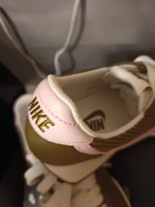 Zapatillas Nike Verde Oliva y Rosa