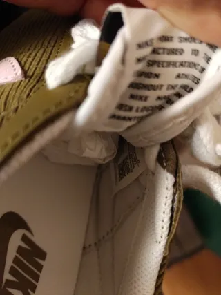 Zapatillas Nike Verde Oliva y Rosa