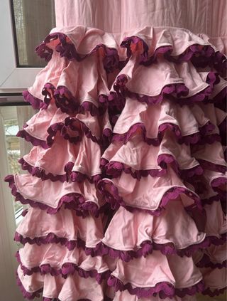 Vestido Flamenca Rosa con bolsito a juego.