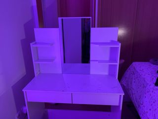 Tocador blanco con espejo