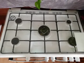 Cocina Rommer CH950FPGB. Con 6 meses de uso.