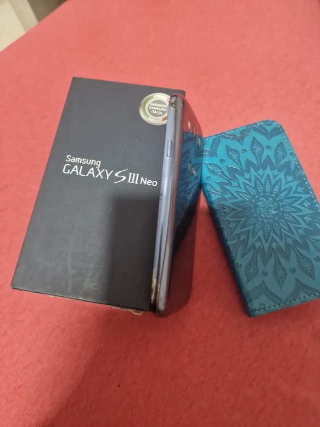 Samsung Galaxy S3 Neo Caja y Funda