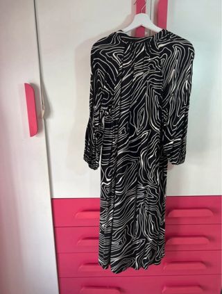 Vestido camisero estampado blanco y negro