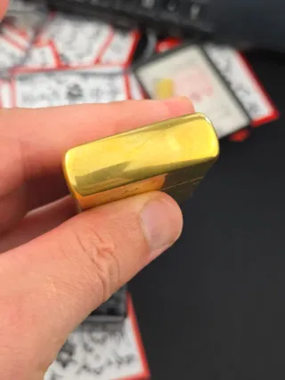 Accendino Zippo con design Itachi Uchiha