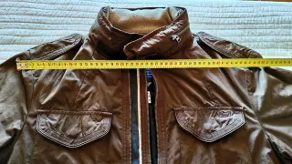 Parka Armani Jeans Talla 50/M verde caqui