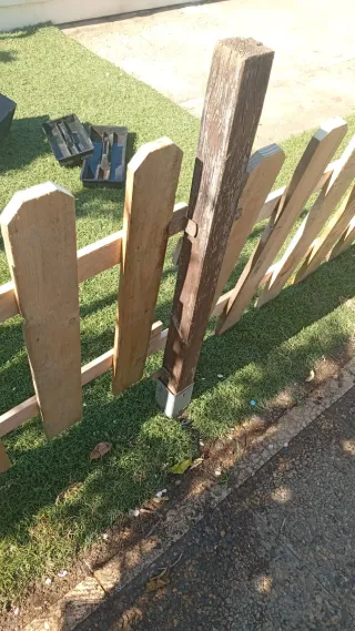Valla de madera rústica para jardín