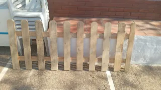 Valla de madera rústica para jardín