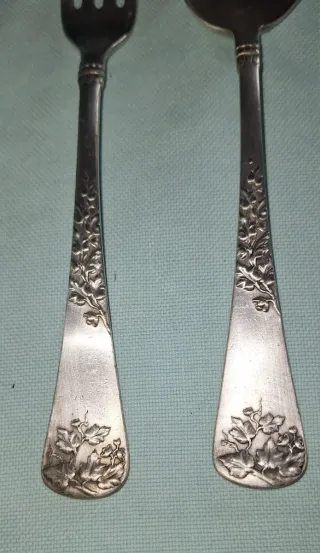 Cucharón y Tenedor Antiguos con Diseño Floral