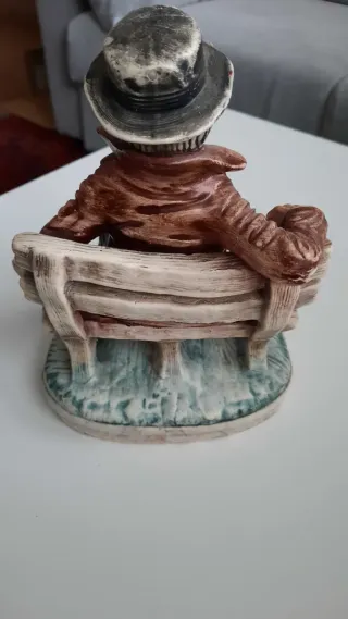 Figura Capodimonte Borracho Sentado