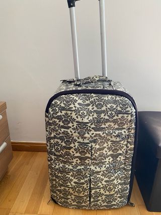 Maleta de viaje con estampado